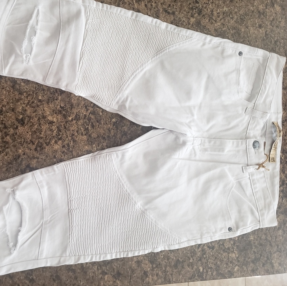 White Jean's brooklyn laundry size 30/32